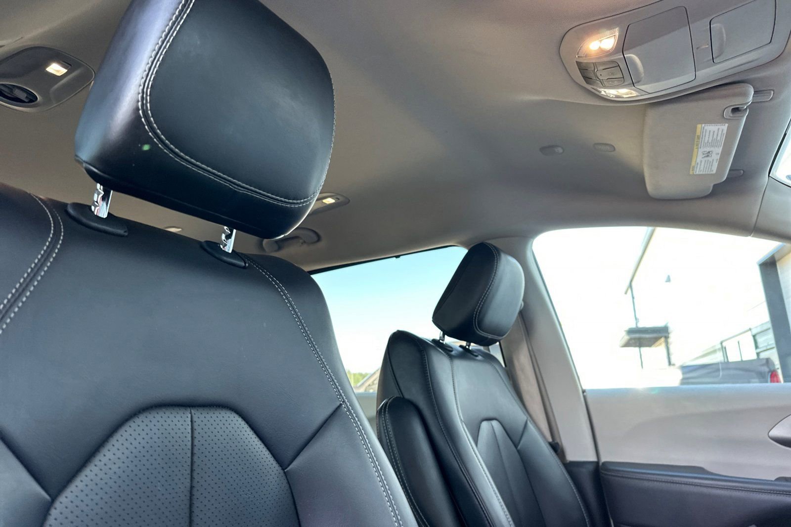 Used 2023 Chrysler Pacifica Touring-L FWD image 18