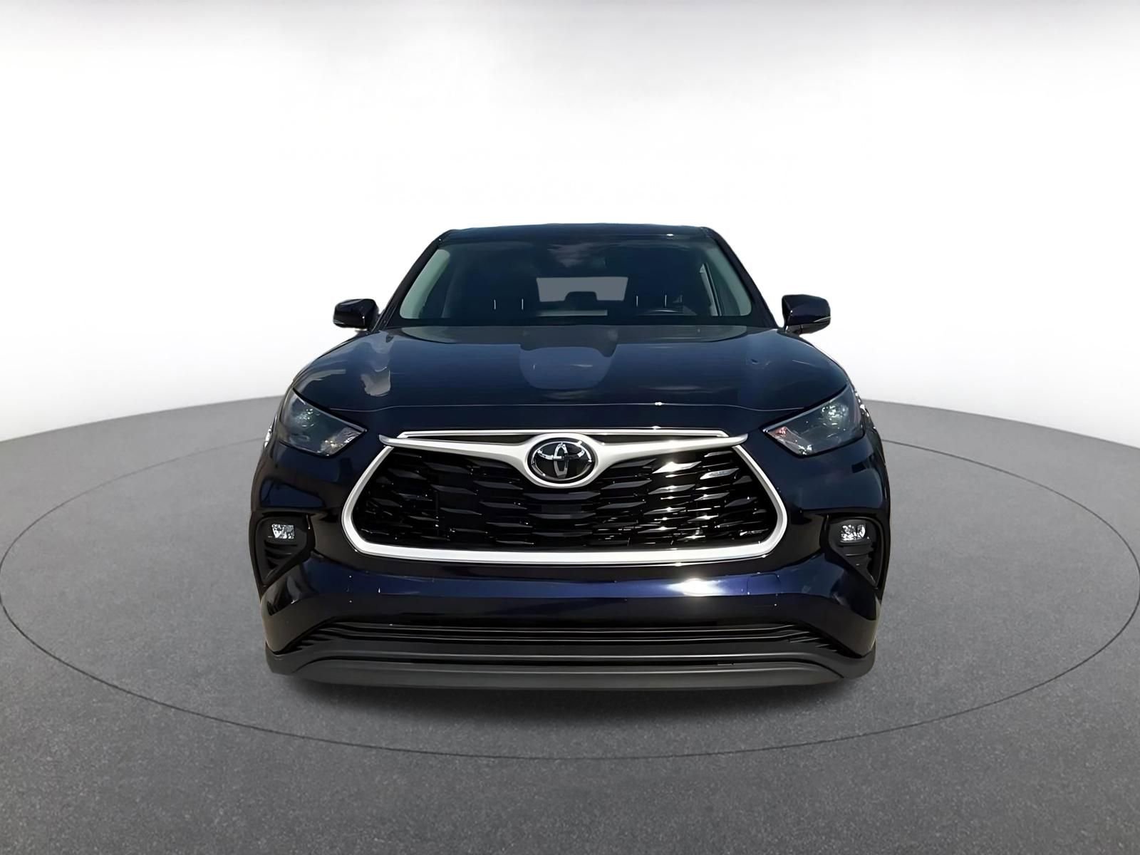 Used 2025 Toyota Highlander LE image 4