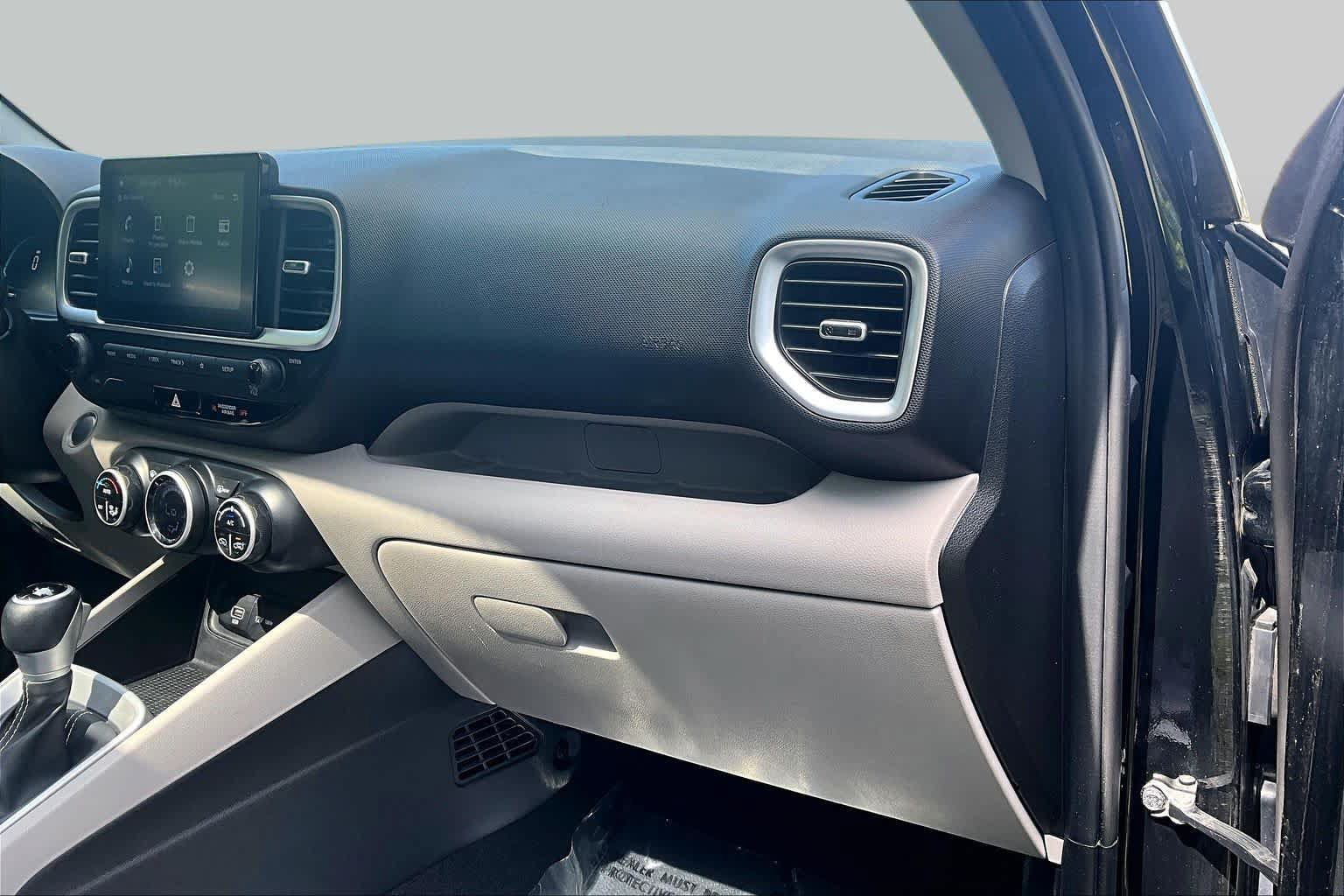 Used 2025 Hyundai Venue SEL FWD image 19
