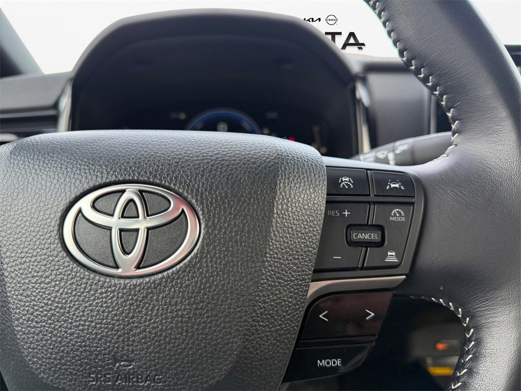 Used 2025 Toyota Camry SE image 26