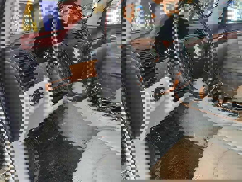 Used 2010 Saturn Outlook XR image 8