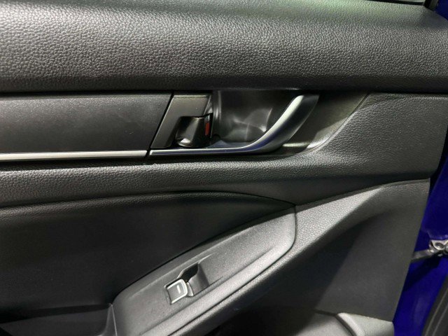 Used 2018 Honda Accord Sport image 32