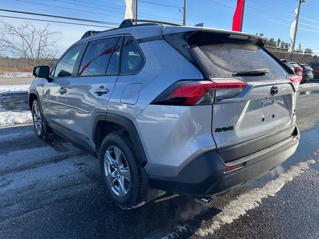 Used 2022 Toyota RAV4 LE image 5