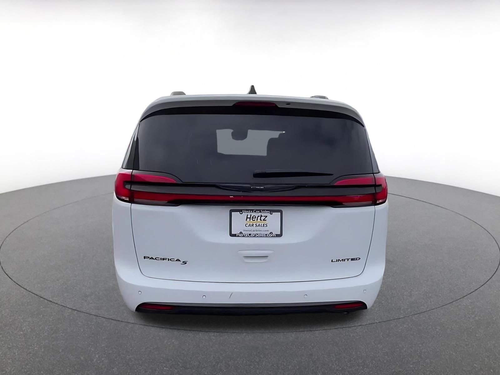 Used 2025 Chrysler Pacifica Limited image 12