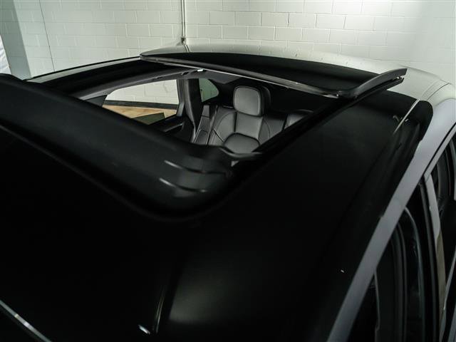 Certified 2025 Porsche Macan image 17