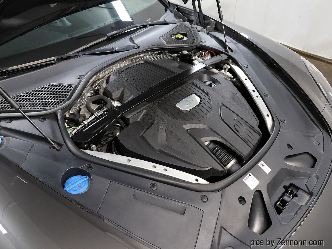 Used 2017 Porsche Panamera Sedan image 39