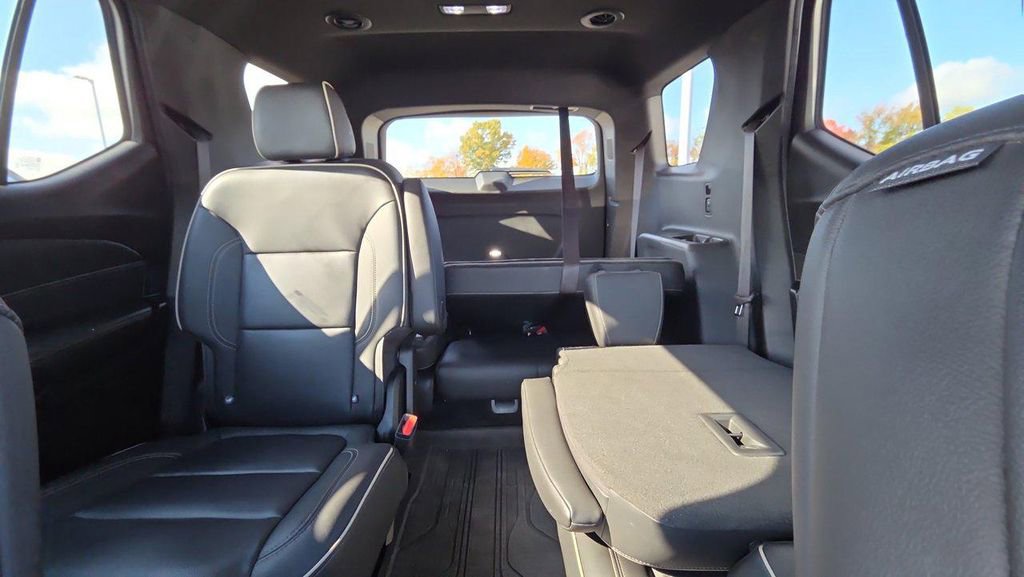 Used 2023 Chevrolet Traverse Premier w/ Redline Edition image 20