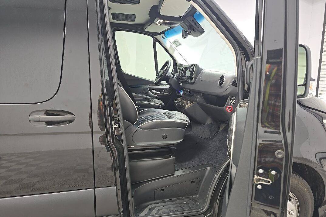 Used 2023 Mercedes-Benz Sprinter 3500 image 21
