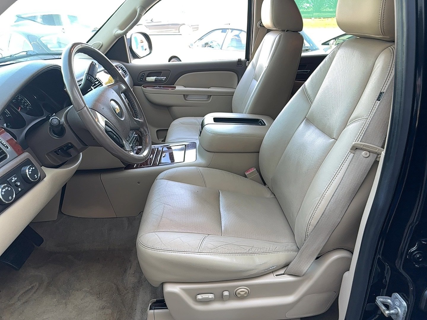 Used 2011 Chevrolet Tahoe LTZ AWD/4WD image 6
