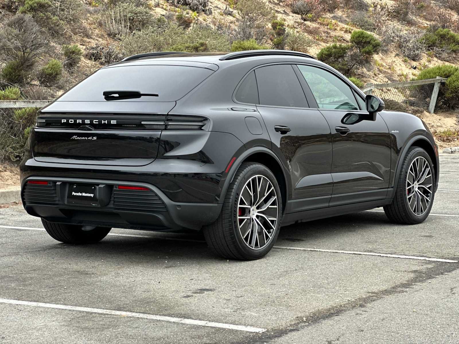 New 2025 Porsche Macan 4S Electric AWD/4WD image 7