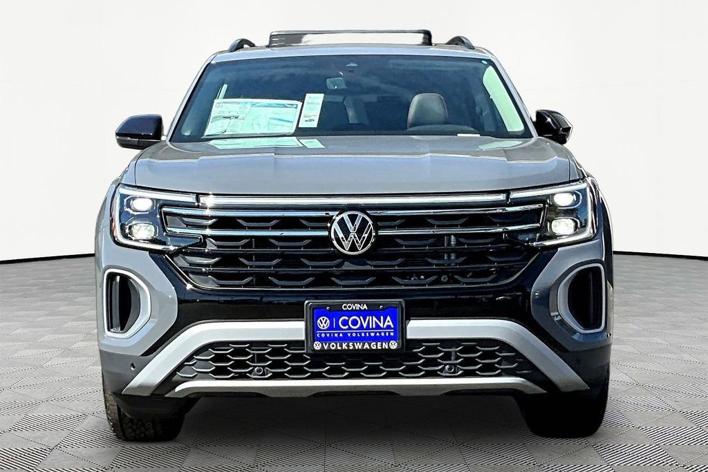 New 2026 Volkswagen Atlas Peak Edition image 2