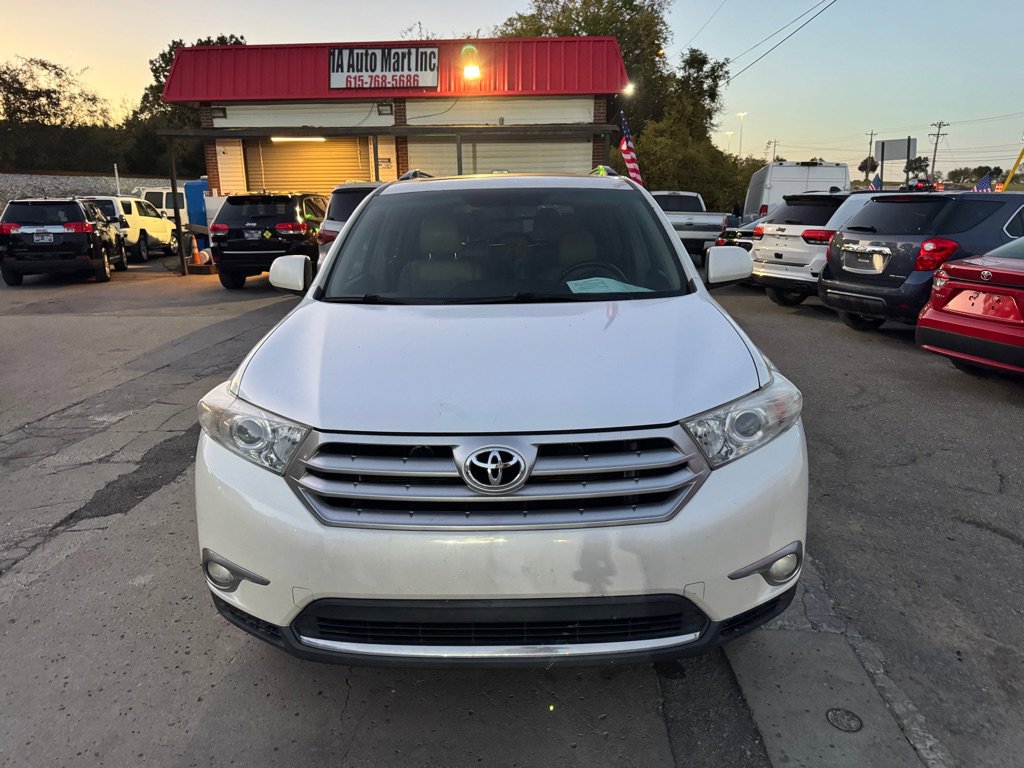 Used 2012 Toyota Highlander SE w/ Tow Pkg image 2