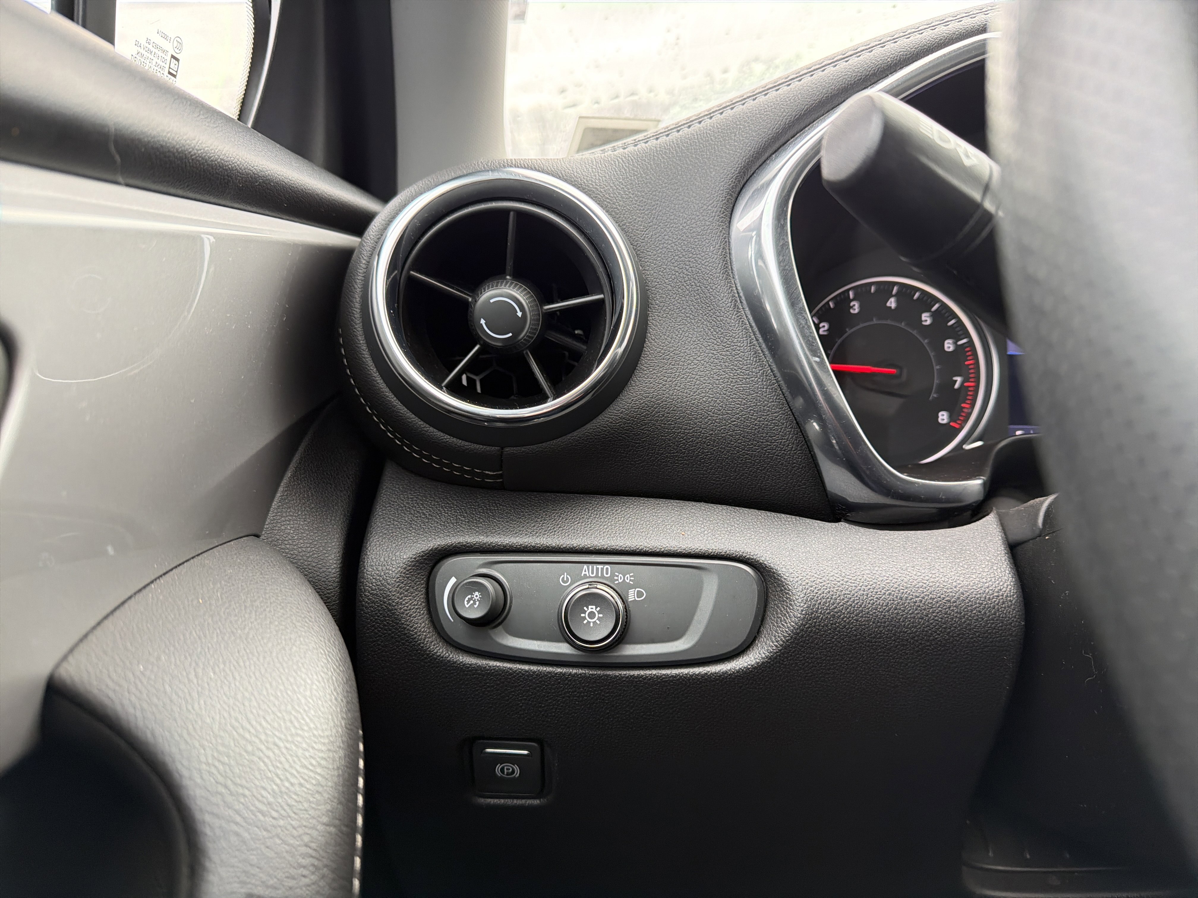 Used 2023 Chevrolet Blazer LT image 23