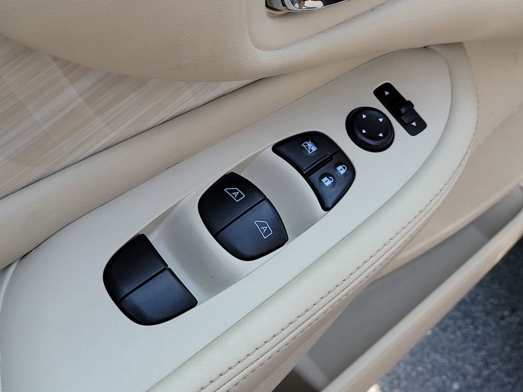 Used 2017 Nissan Murano SV image 18