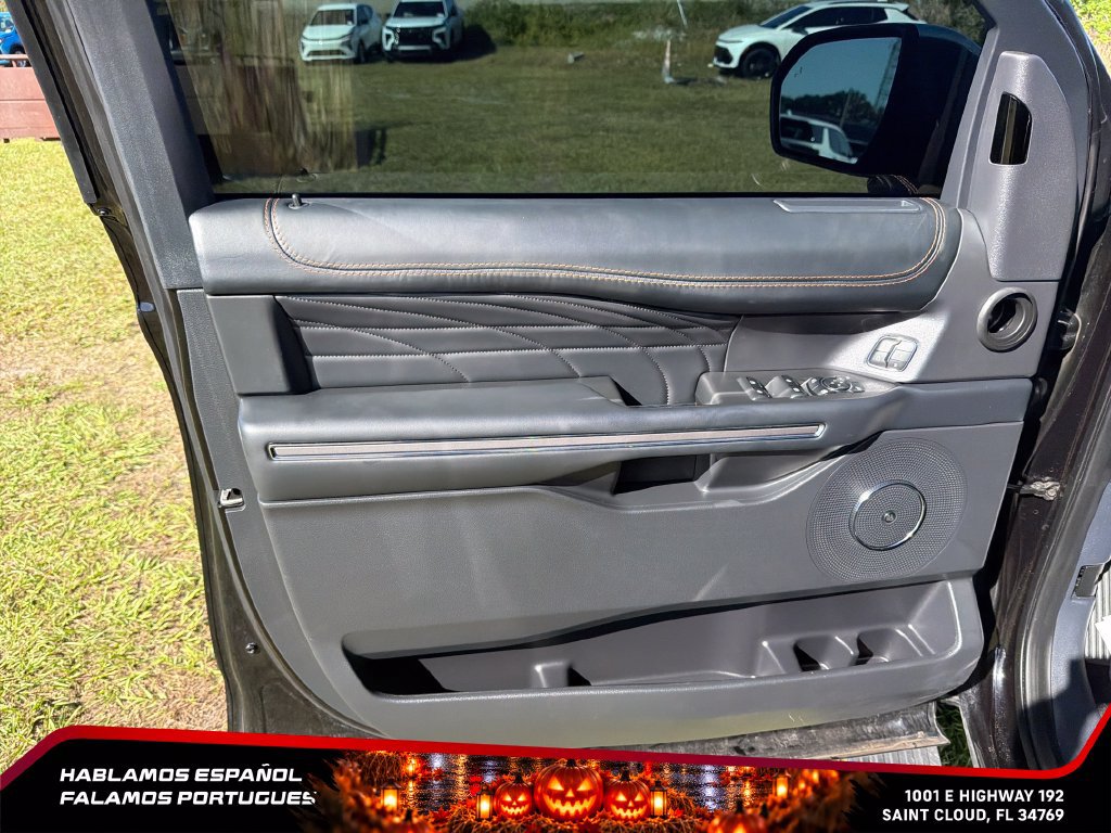 Used 2024 Ford Expedition Platinum RWD image 12