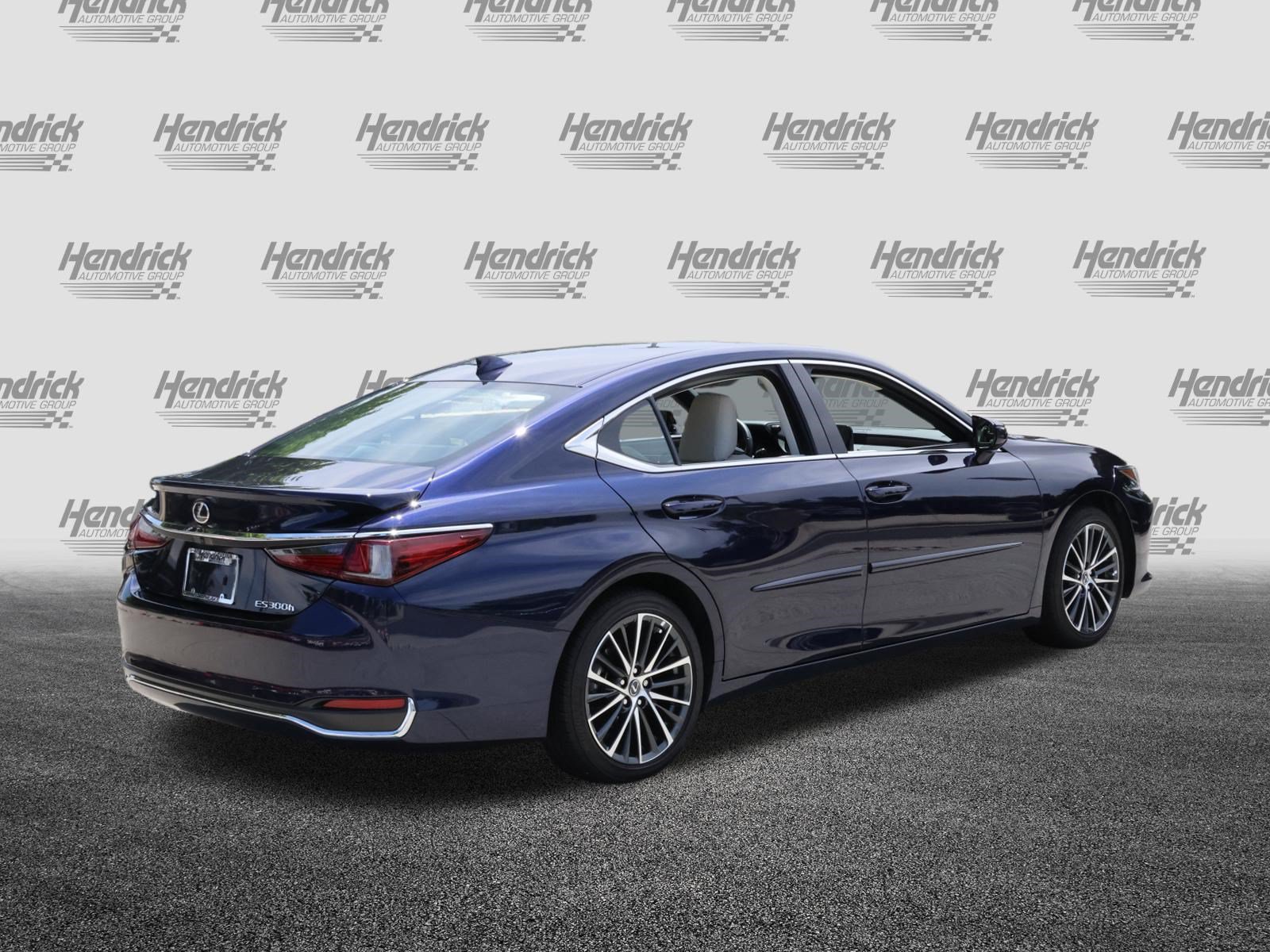 Used 2025 Lexus ES 300h w/ Premium Package FWD image 9