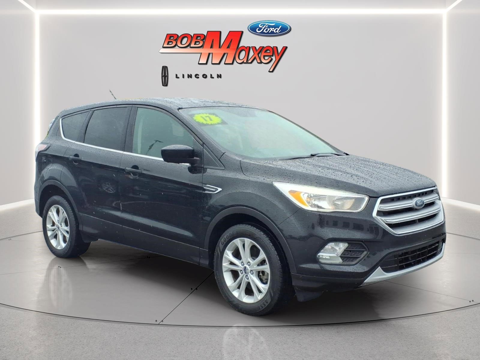 Used 2017 Ford Escape SE image 3