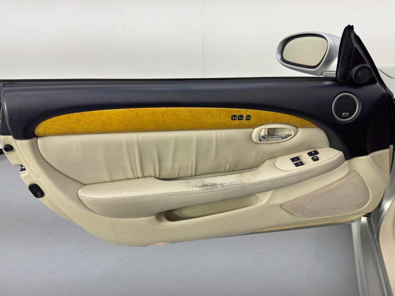 Used 2002 Lexus SC 430 Convertible image 35