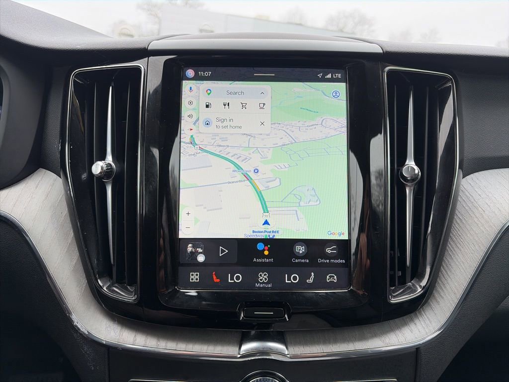 Used 2025 Volvo XC60 B5 Plus image 12
