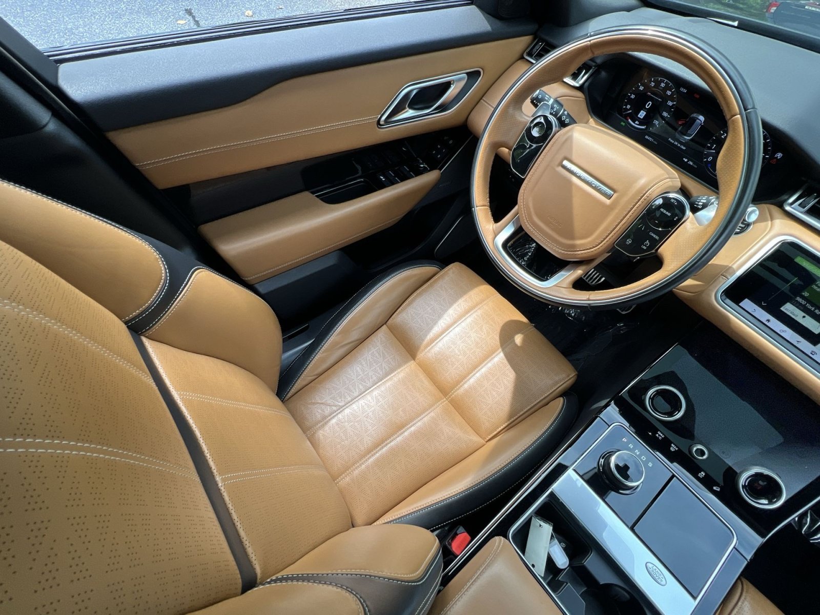 Used 2019 Land Rover Range Rover Velar R-Dynamic HSE AWD/4WD image 16