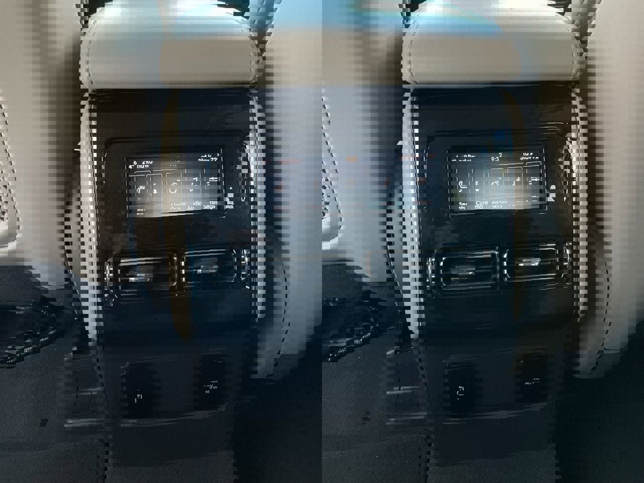 Used 2023 Lincoln Aviator Reserve w/ Equipment Group 201A image 24