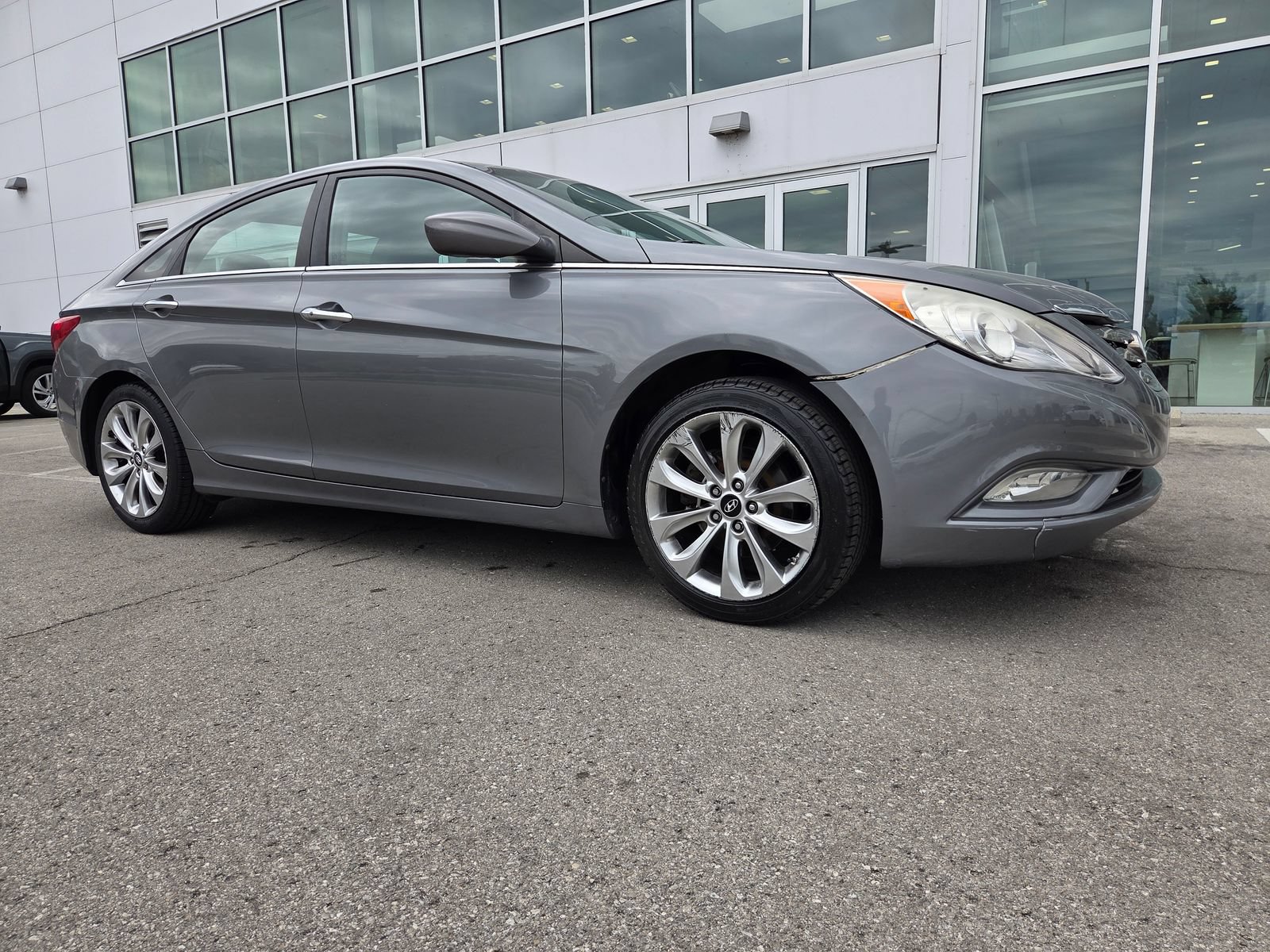 Used 2013 Hyundai Sonata SE FWD image 2