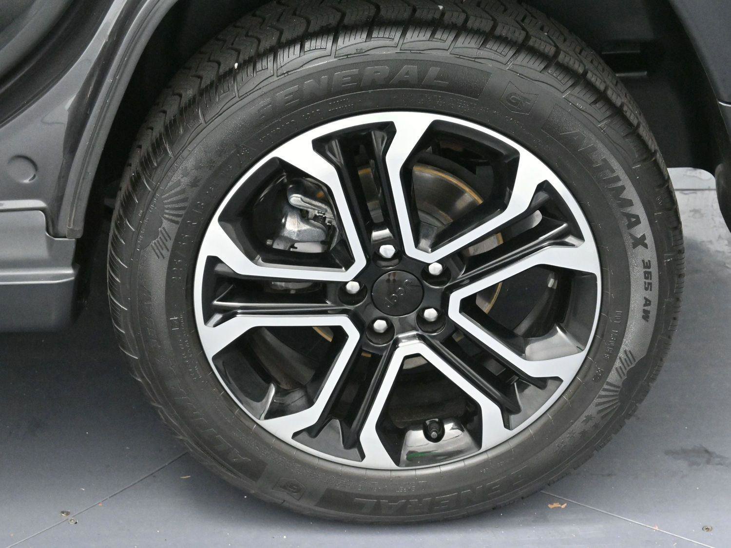 Used 2022 Jeep Compass Limited image 32