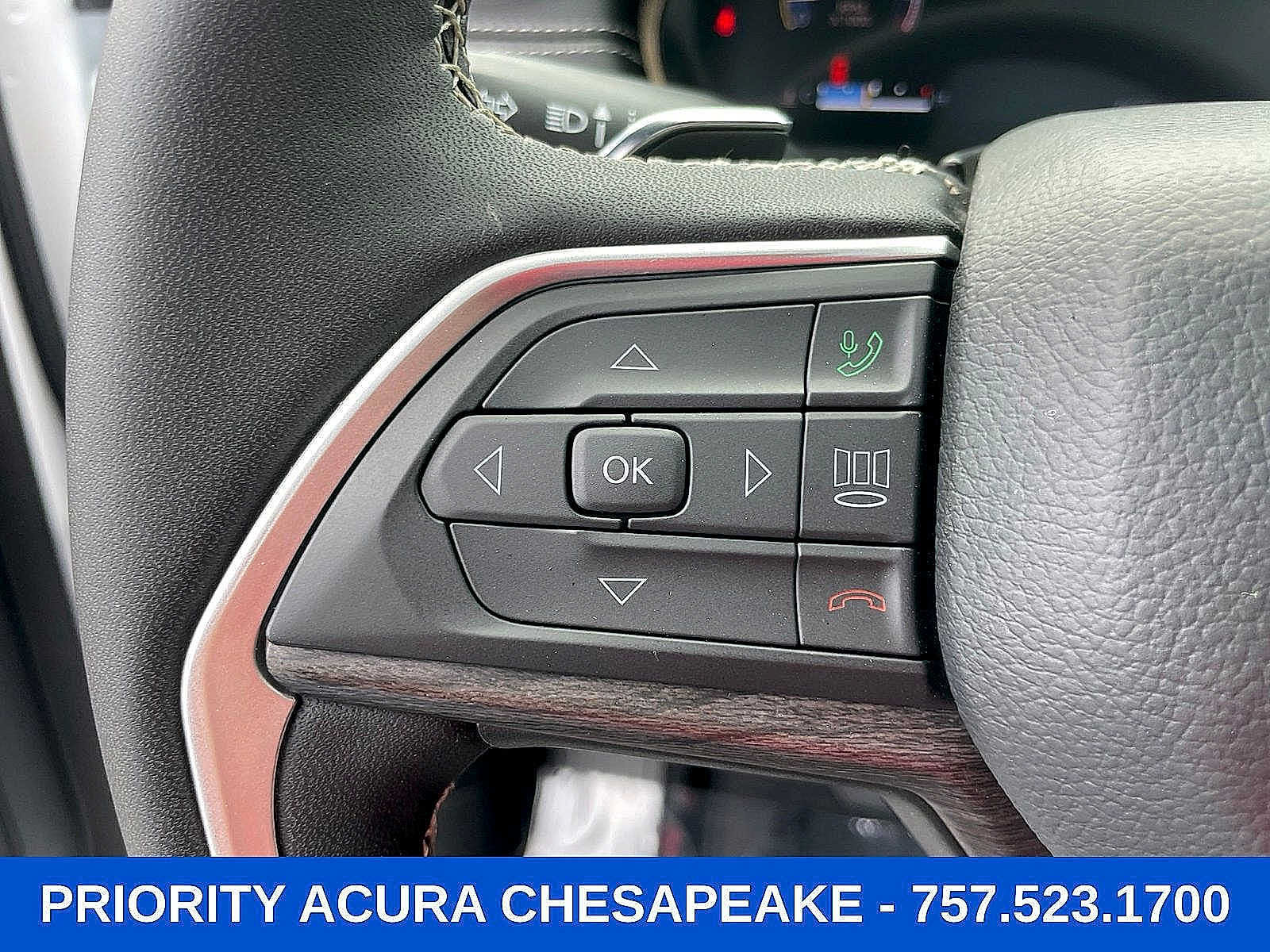 Used 2025 Jeep Grand Cherokee L Limited w/ Black Appearance Package AWD/4WD image 15
