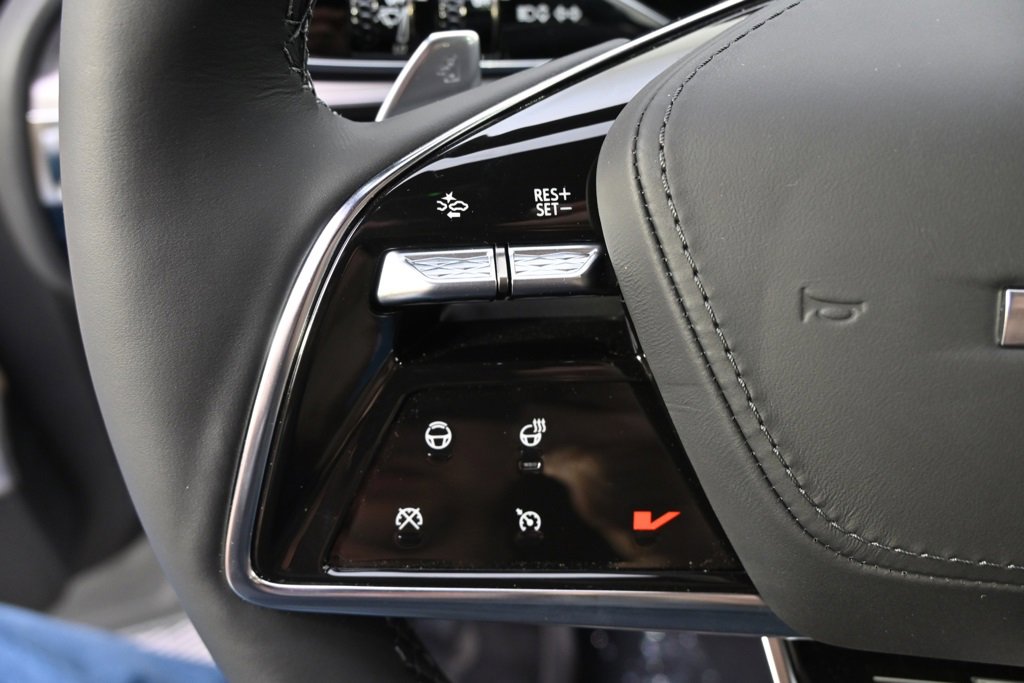 New 2026 Cadillac Lyriq V image 33