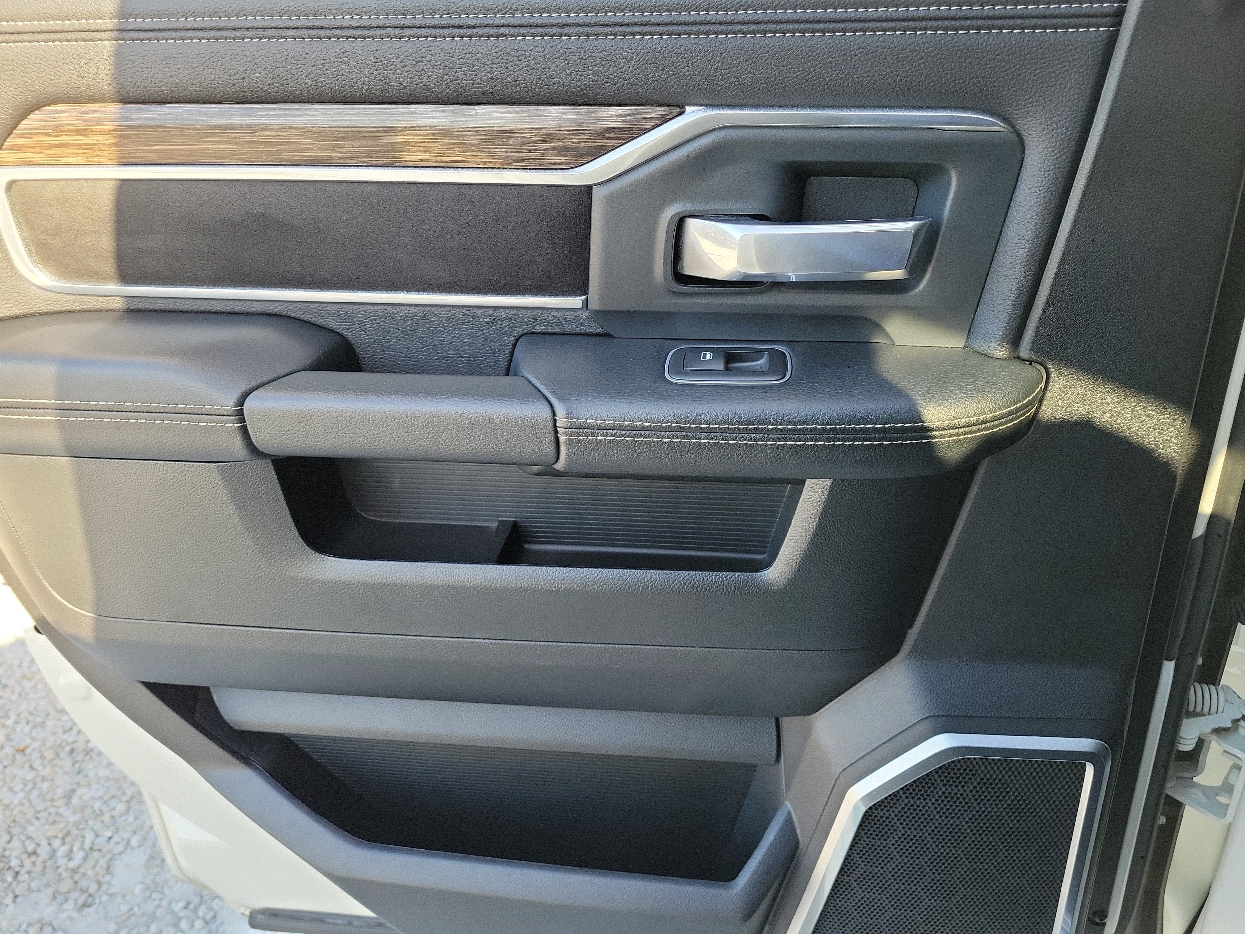 Used 2019 RAM 3500 Laramie AWD/4WD image 13