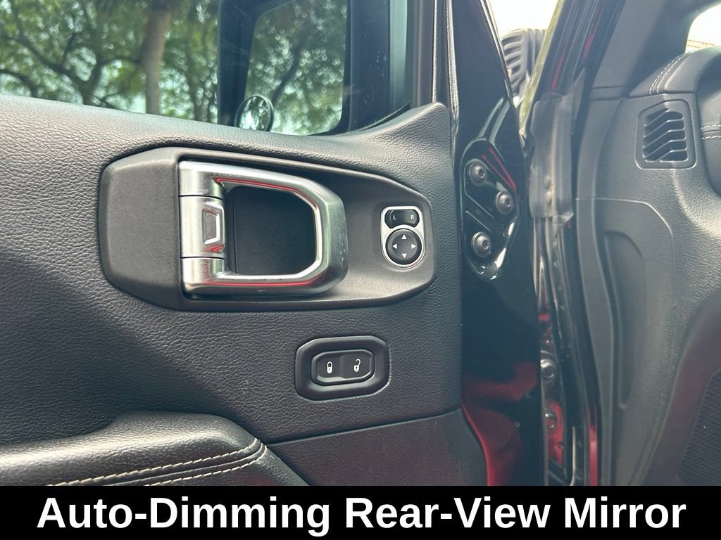 Used 2018 Jeep Wrangler Unlimited Sahara AWD/4WD image 15