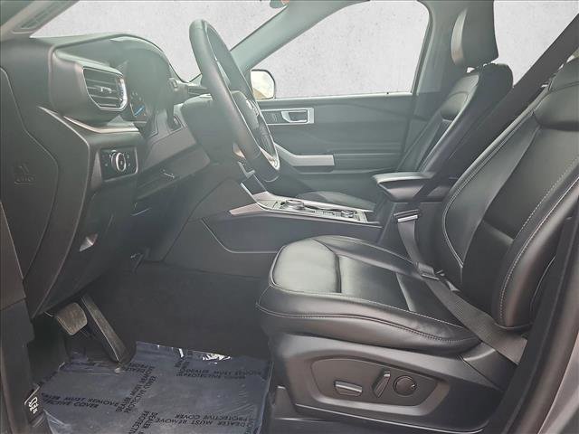 Used 2024 Ford Explorer XLT w/ Equipment Group 202A AWD/4WD image 16