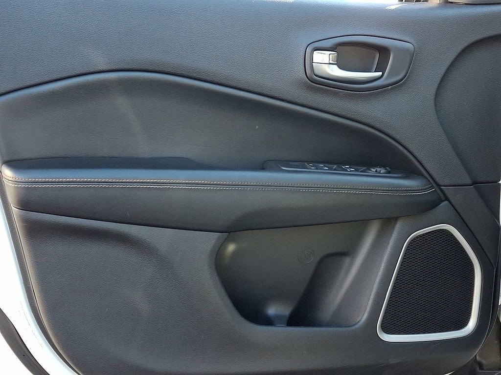 Used 2019 Jeep Compass Latitude w/ Cold Weather Group image 12