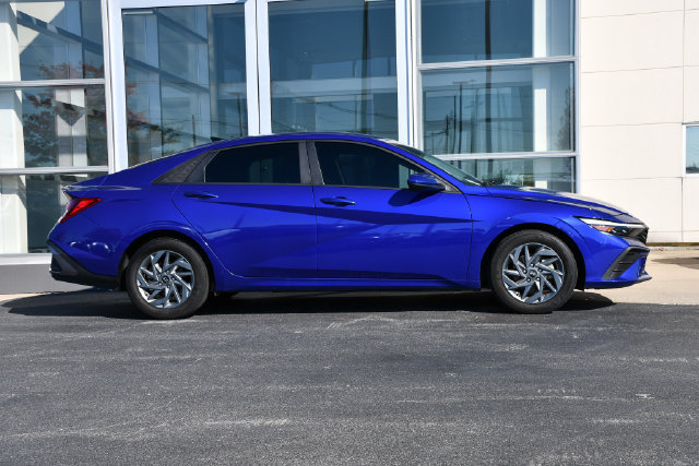 Used 2024 Hyundai Elantra SEL FWD image 7