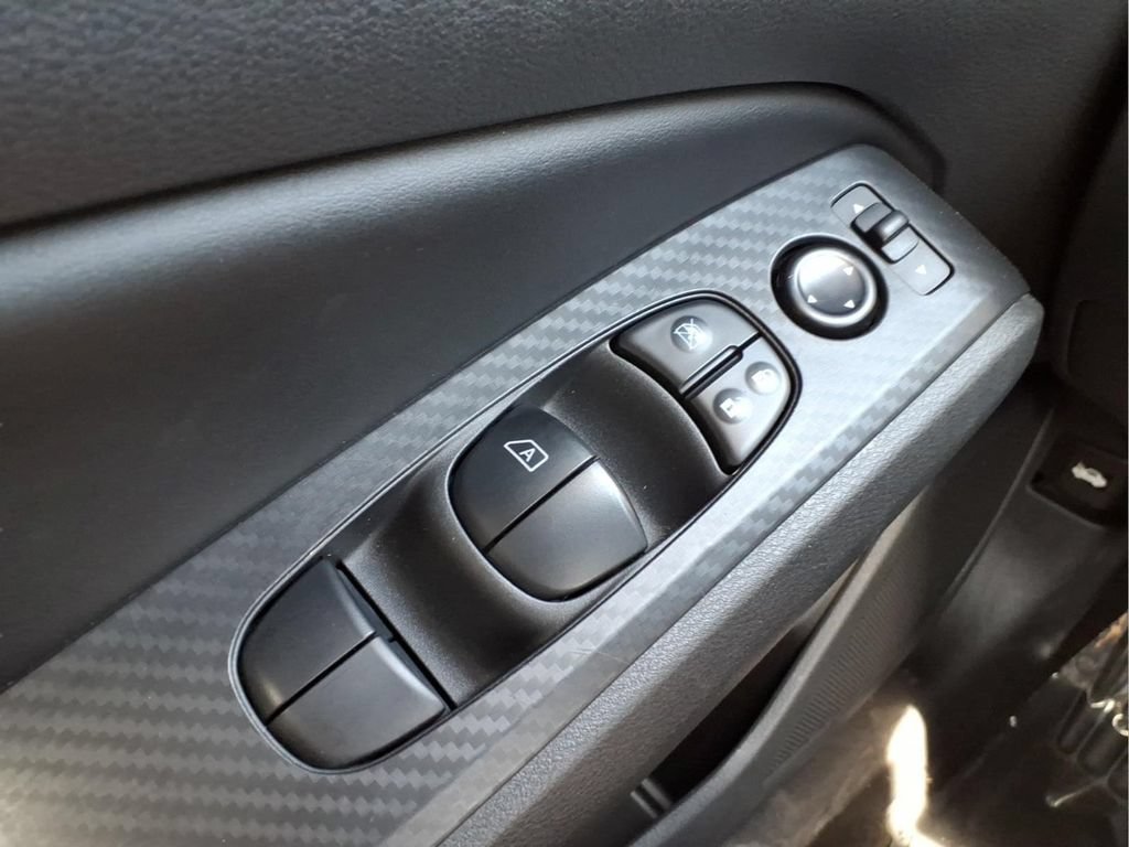 Used 2025 Nissan Altima 2.5 SV FWD image 18
