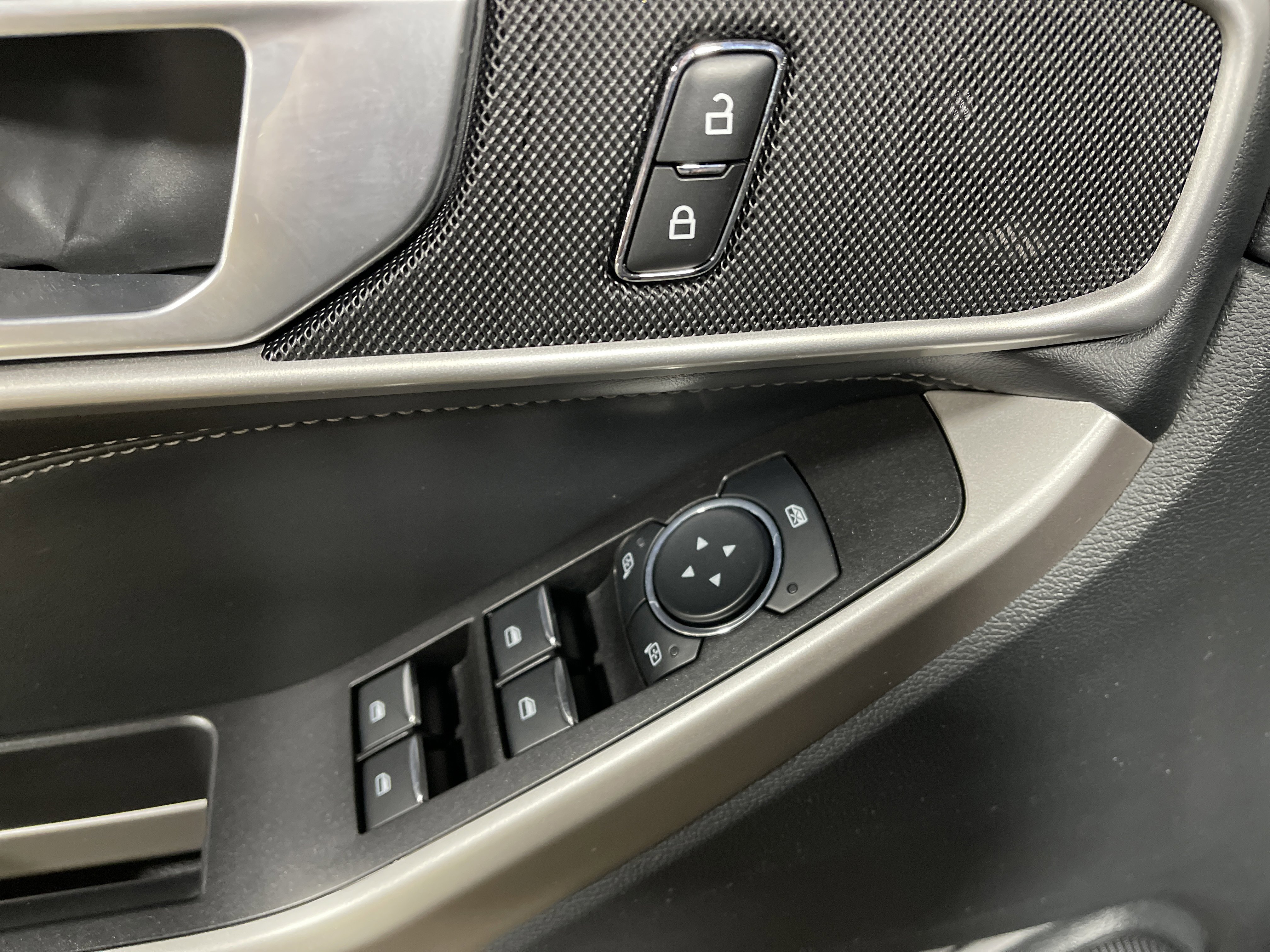 Used 2023 Ford Explorer XLT w/ Equipment Group 202A image 8