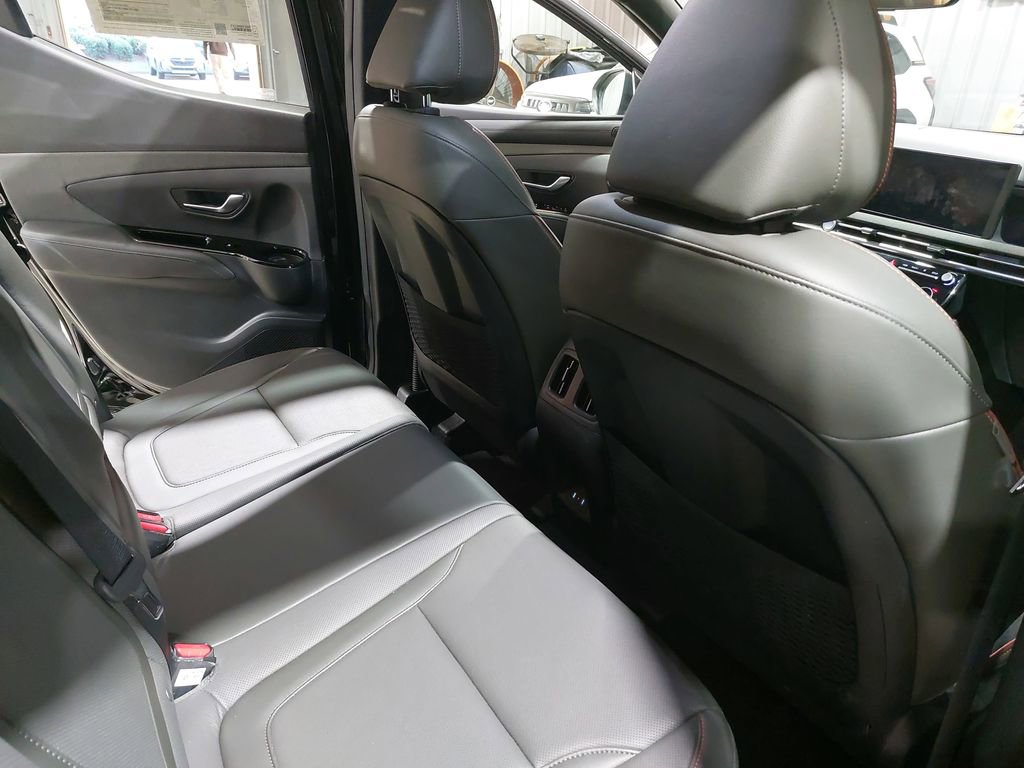 Certified 2025 Hyundai Santa Cruz Limited image 11