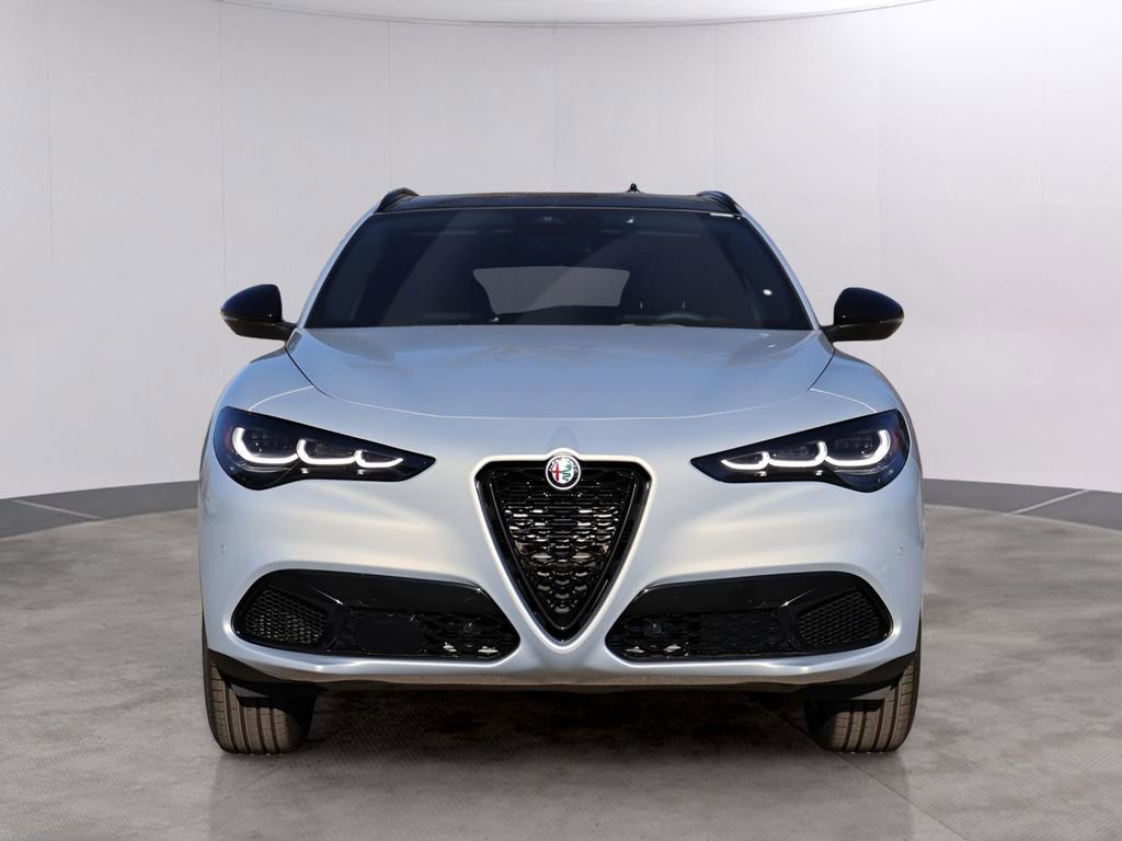 New 2025 Alfa Romeo Stelvio Sprint image 2
