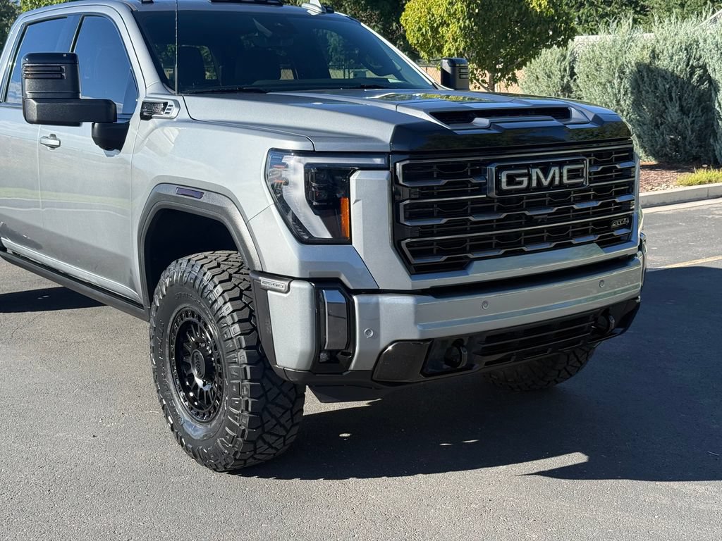 Used 2024 GMC Sierra 2500 AT4 w/ AT4 Premium Plus Package AWD/4WD image 3