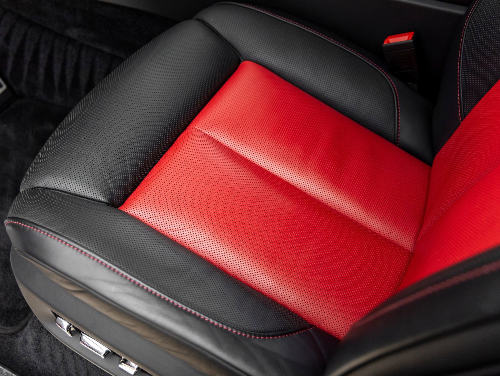 Certified 2023 Rolls-Royce Cullinan w/ Dark Exterior Package image 25