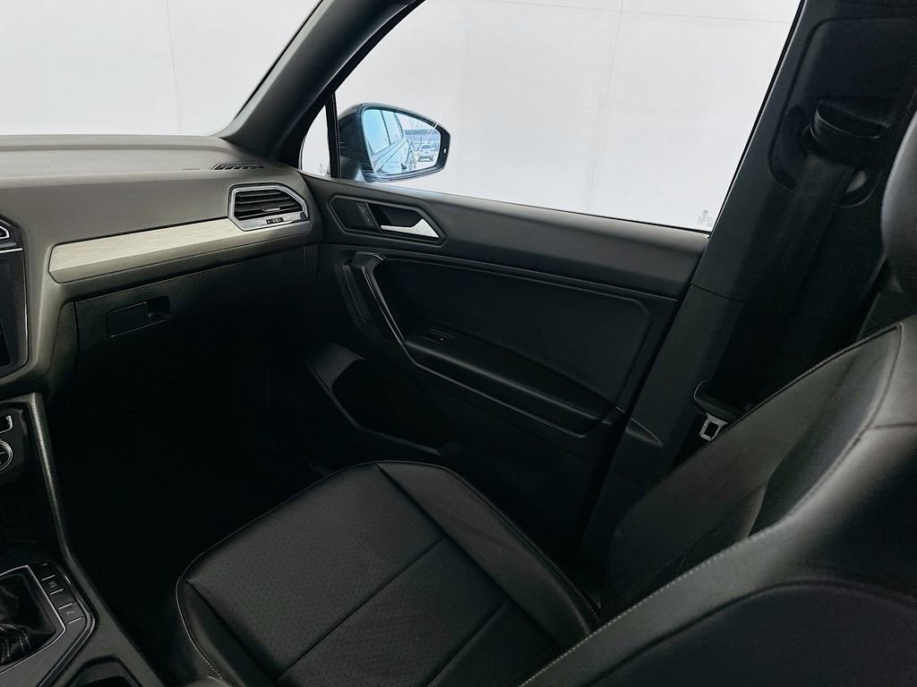 Used 2021 Volkswagen Tiguan SE R-Line image 23