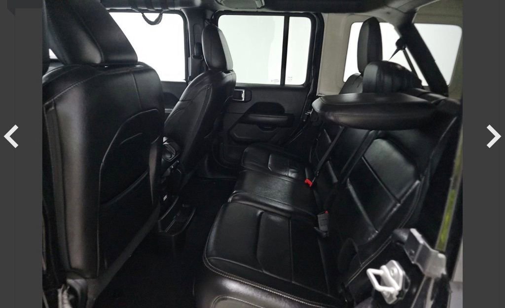 Used 2018 Jeep Wrangler Unlimited Sahara AWD/4WD image 14