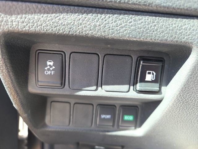 Used 2018 Nissan Rogue S image 17