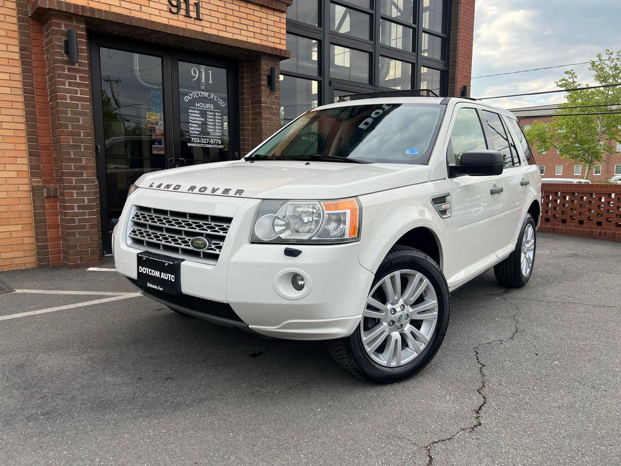 Used 2010 Land Rover LR2 HSE AWD/4WD image 1
