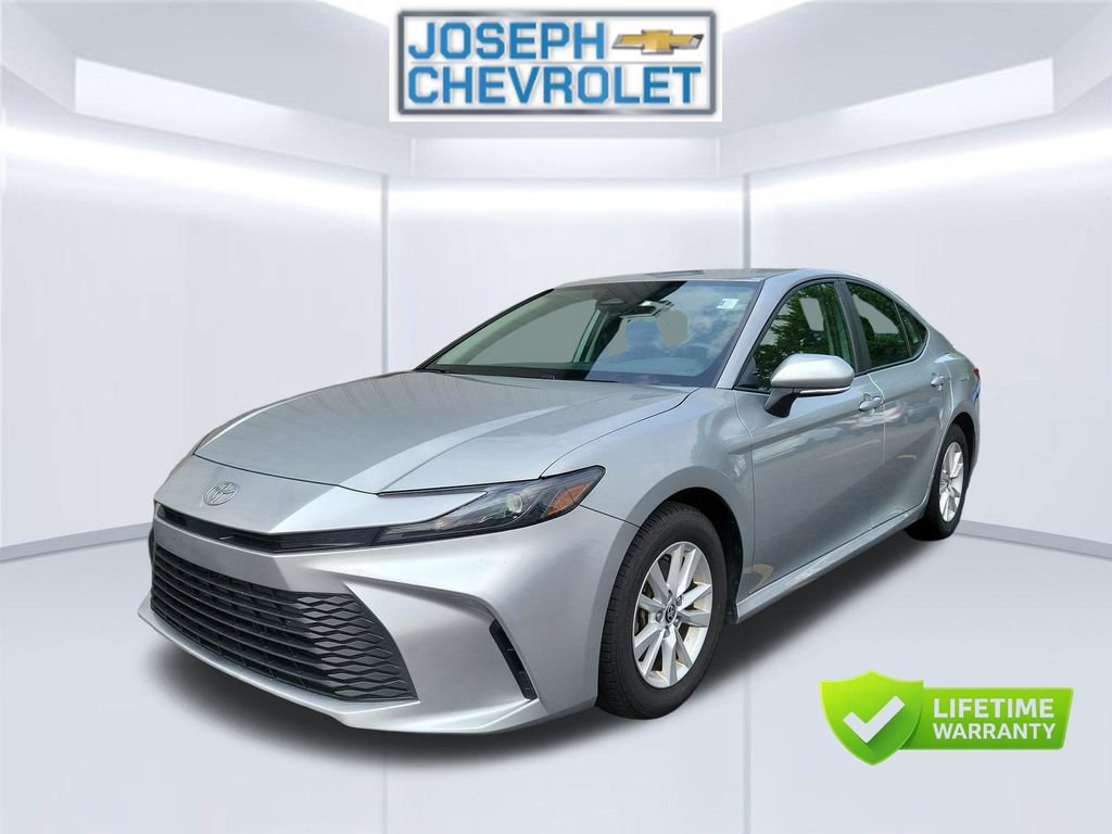 Used 2025 Toyota Camry LE FWD image 4
