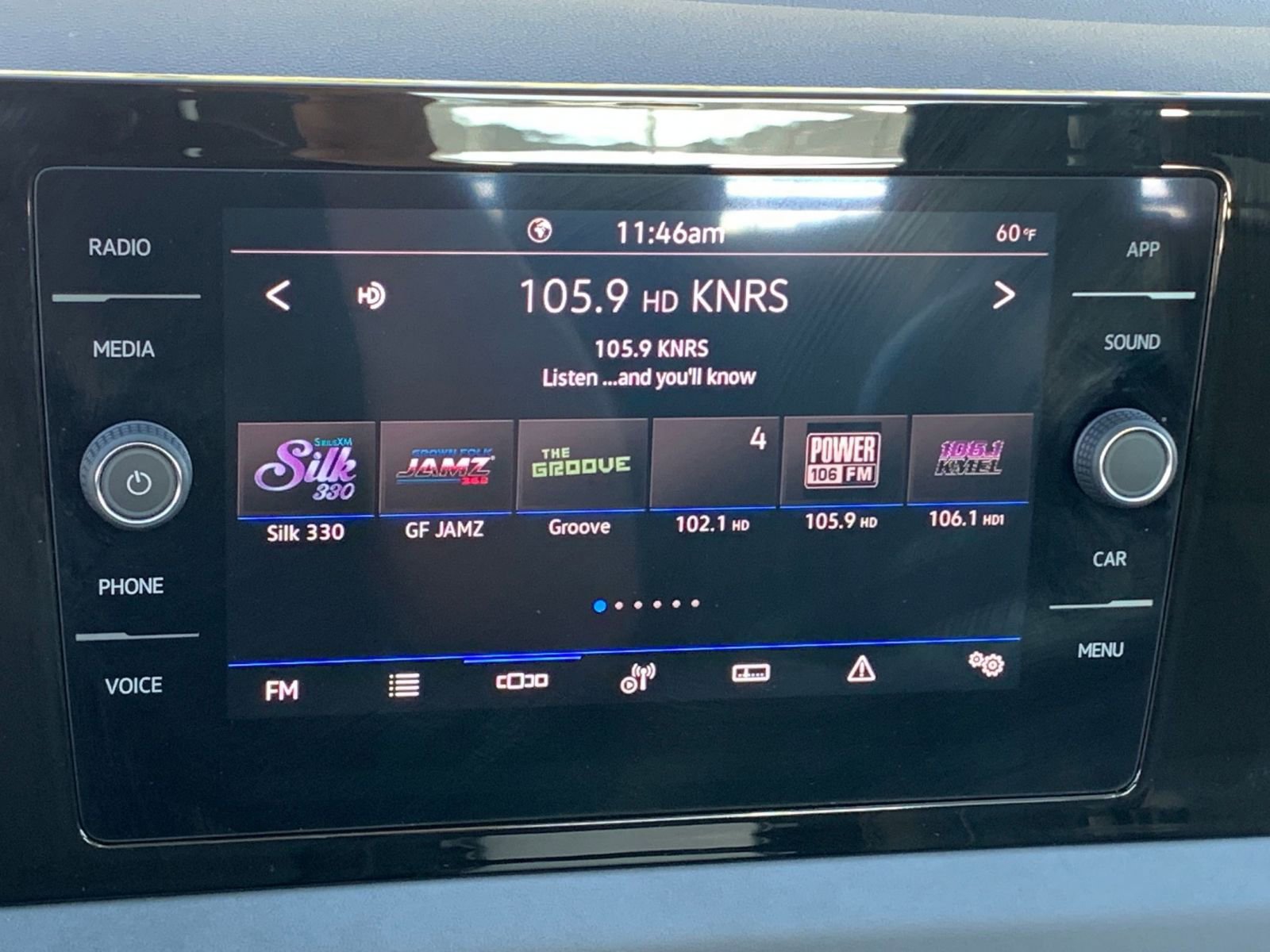 Used 2025 Volkswagen Jetta SE image 21