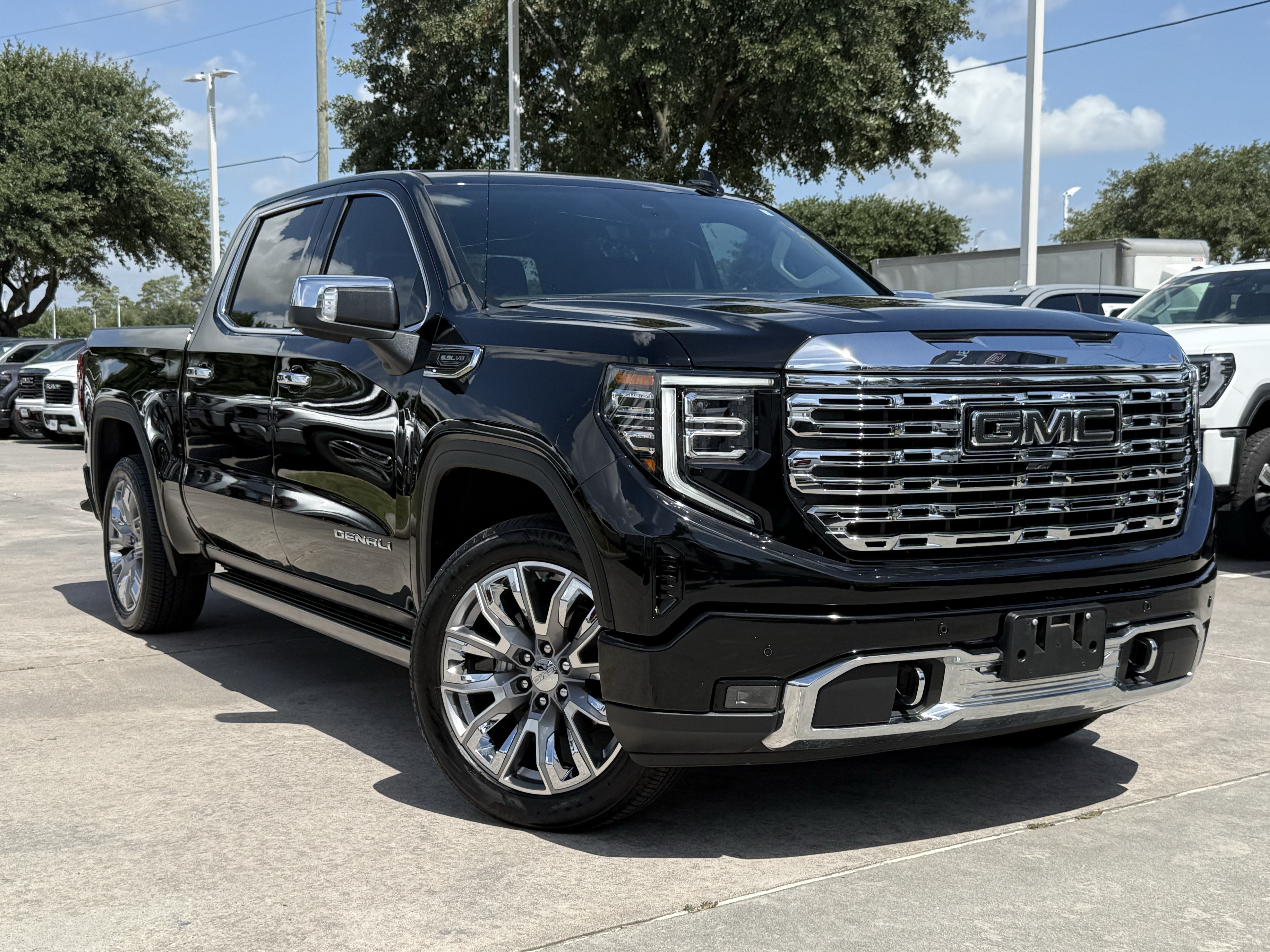 Used 2025 GMC Sierra 1500 Denali w/ Denali Reserve Package AWD/4WD image 2