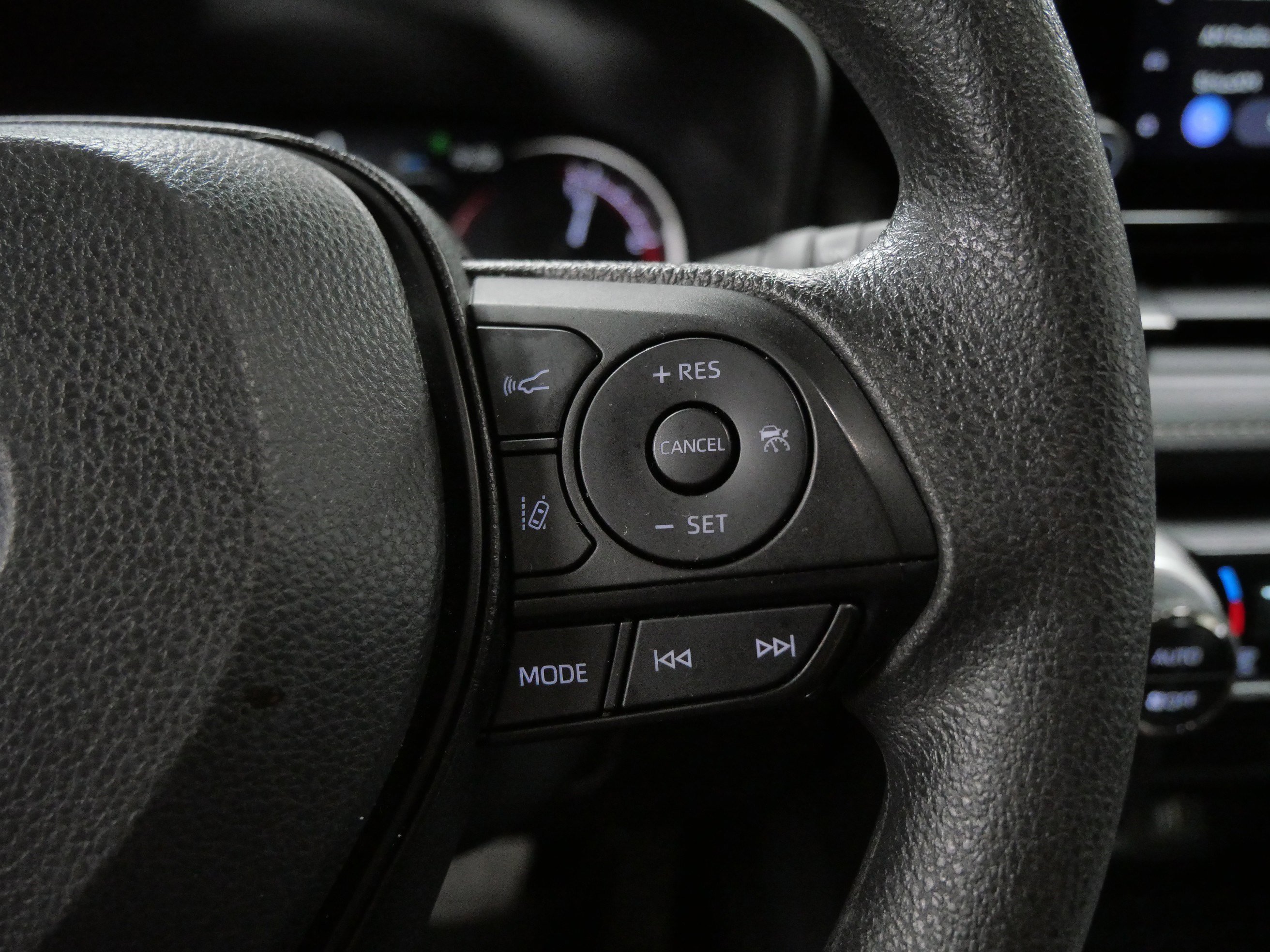 Certified 2025 Toyota RAV4 XLE FWD image 29