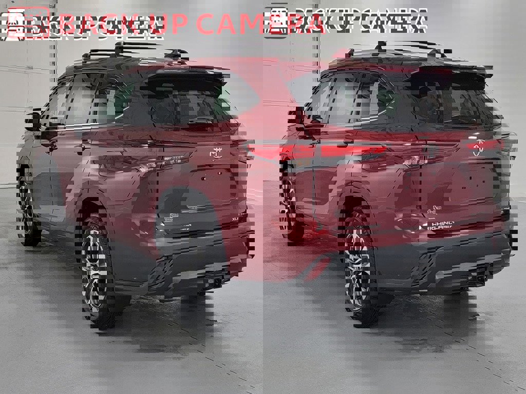 Used 2022 Toyota Highlander XLE image 7