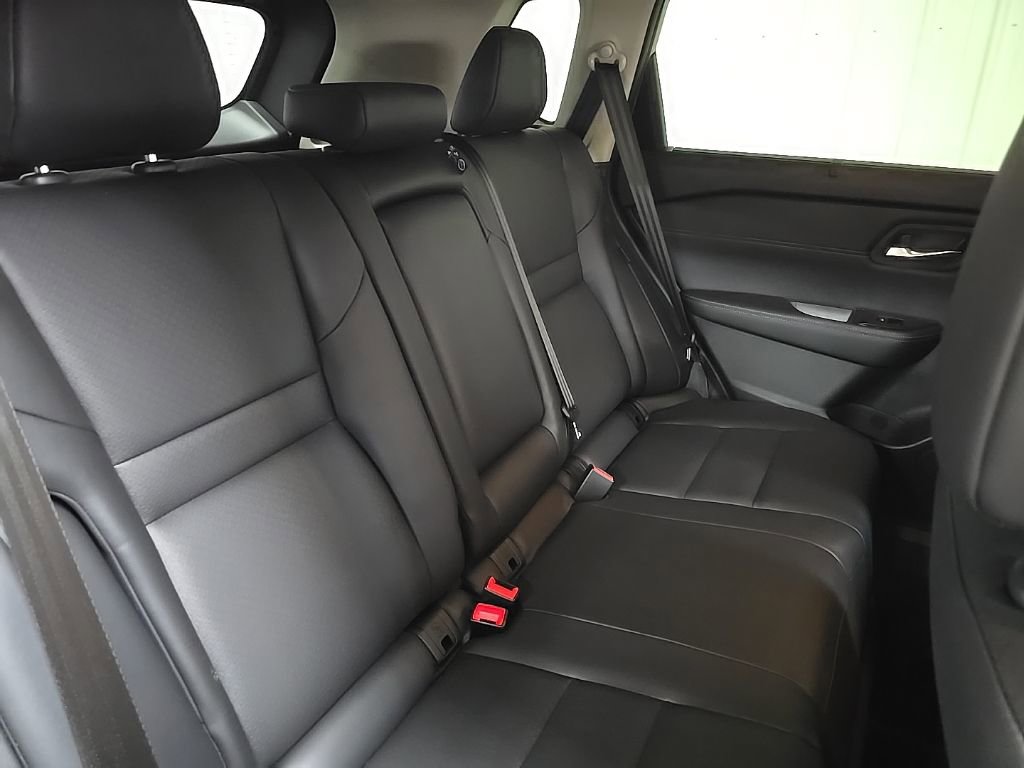 Used 2025 Nissan Rogue SV w/ SV Premium Package image 17